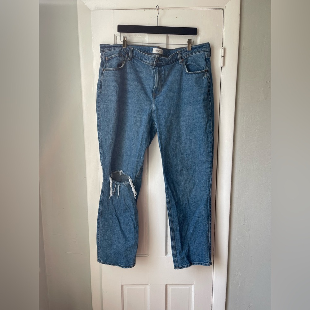 Abercrombie & Fitch The 90’s Straight Jeans Mid Rise Curve Love Distressed 20R